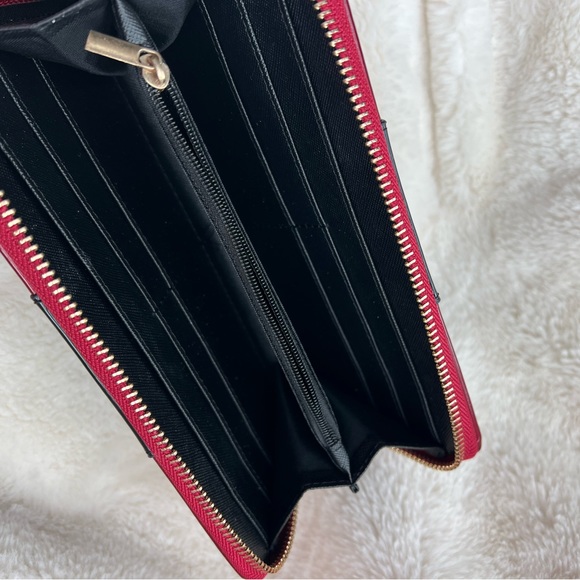 Zip Up Wallet - Picture 4 of 4